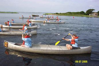 Canoes lining up for the race